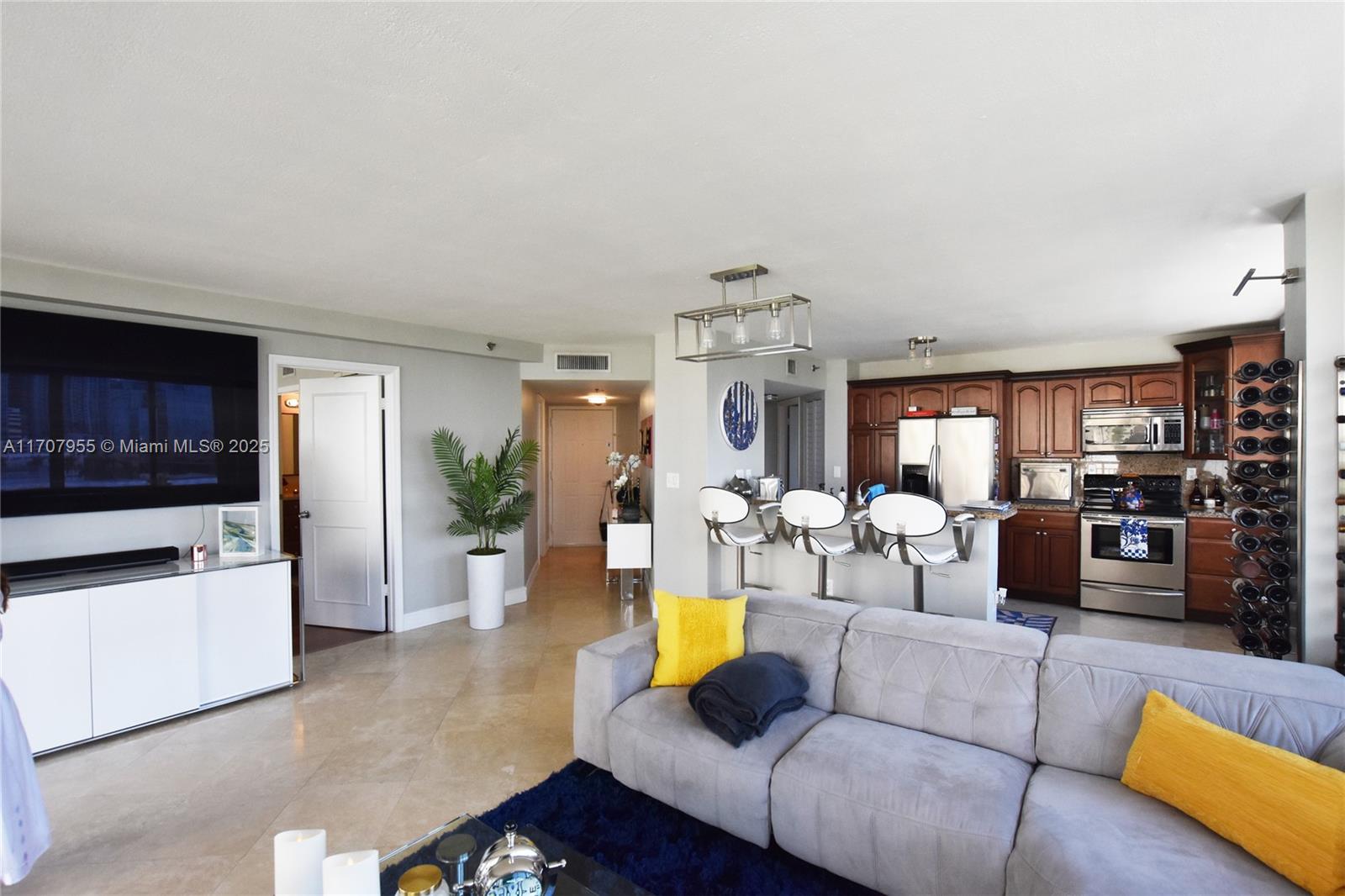View photos, virtual tours, details... 540 Brickell Key Dr 815