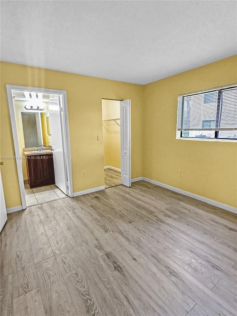 250 W Palm Cir W 103 Pembroke Pines FL 33025