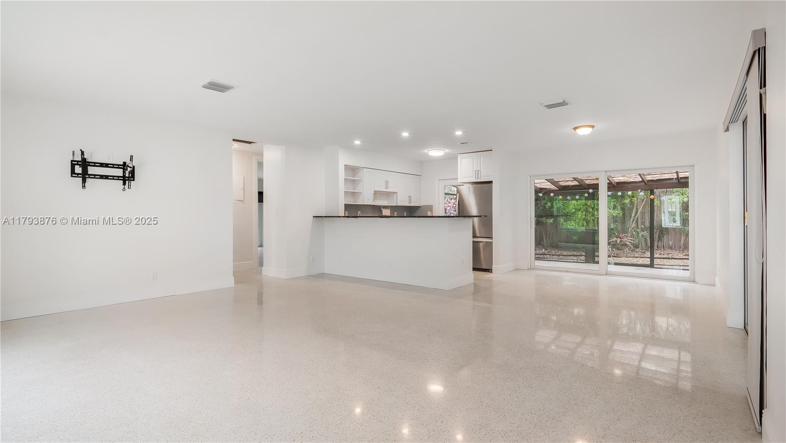 SILVER SHORES SEC OF LAUD - Residential Lease