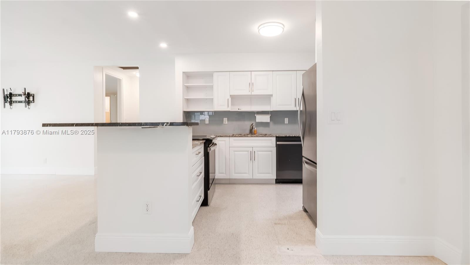 SILVER SHORES SEC OF LAUD - Residential Lease