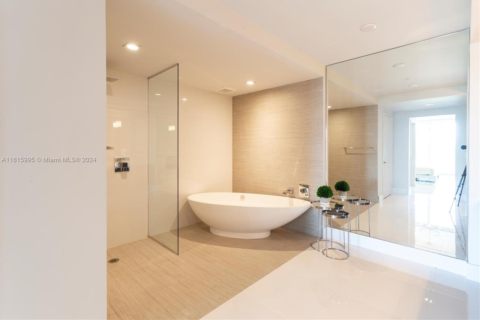 PARQUE TOWERS CONDO - Residential