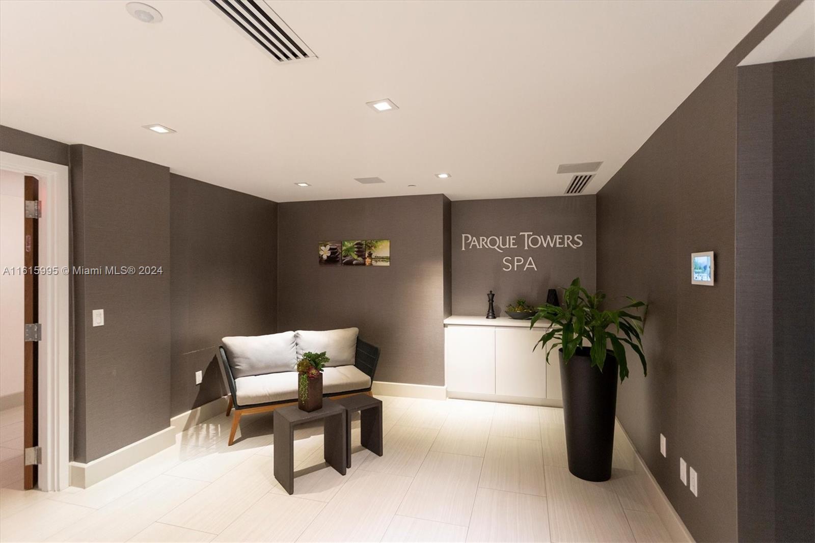 PARQUE TOWERS CONDO - Residential
