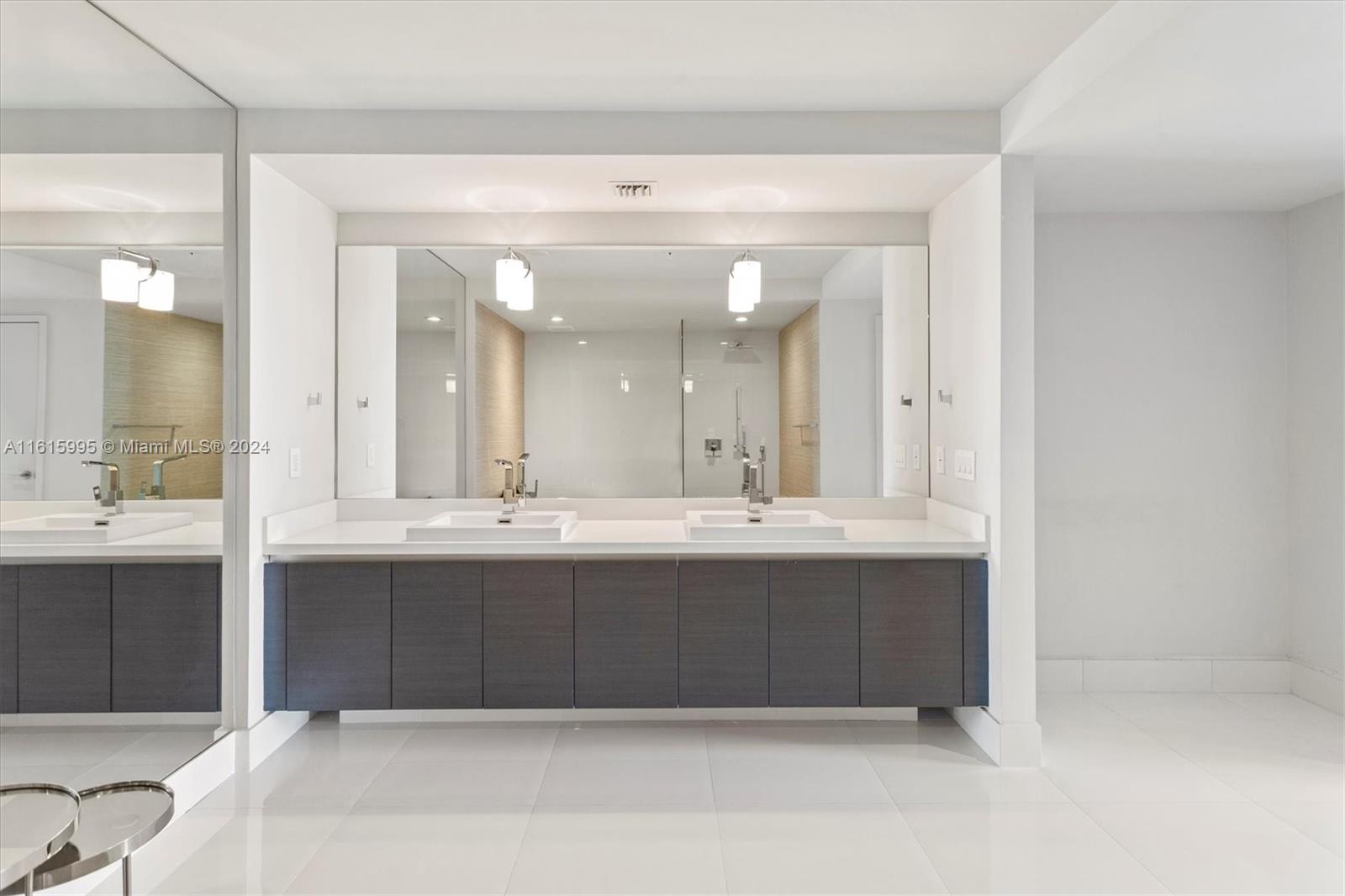 PARQUE TOWERS CONDO - Residential