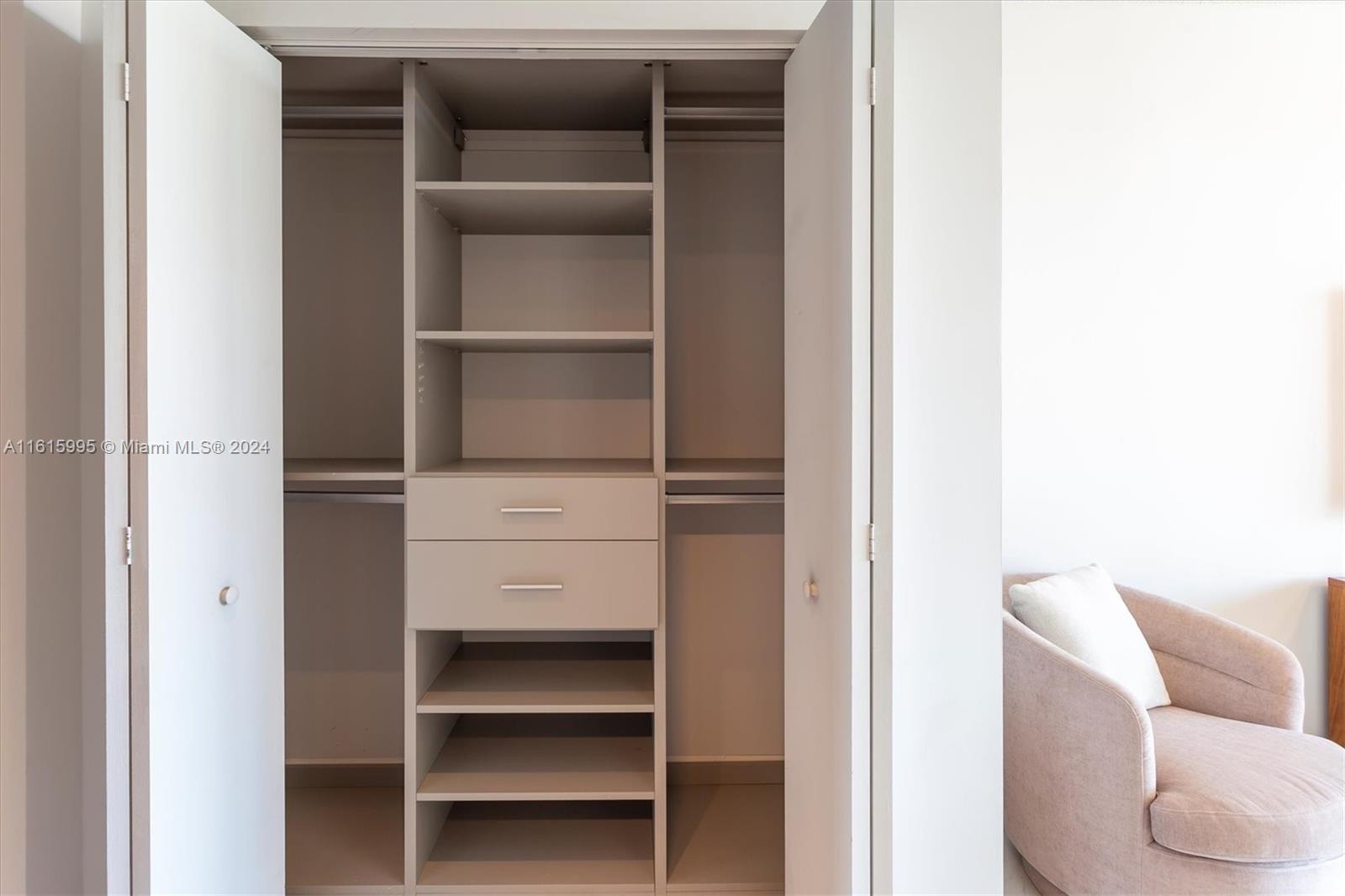 PARQUE TOWERS CONDO - Residential