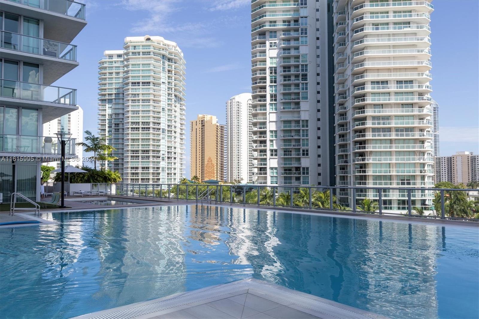 PARQUE TOWERS CONDO - Residential