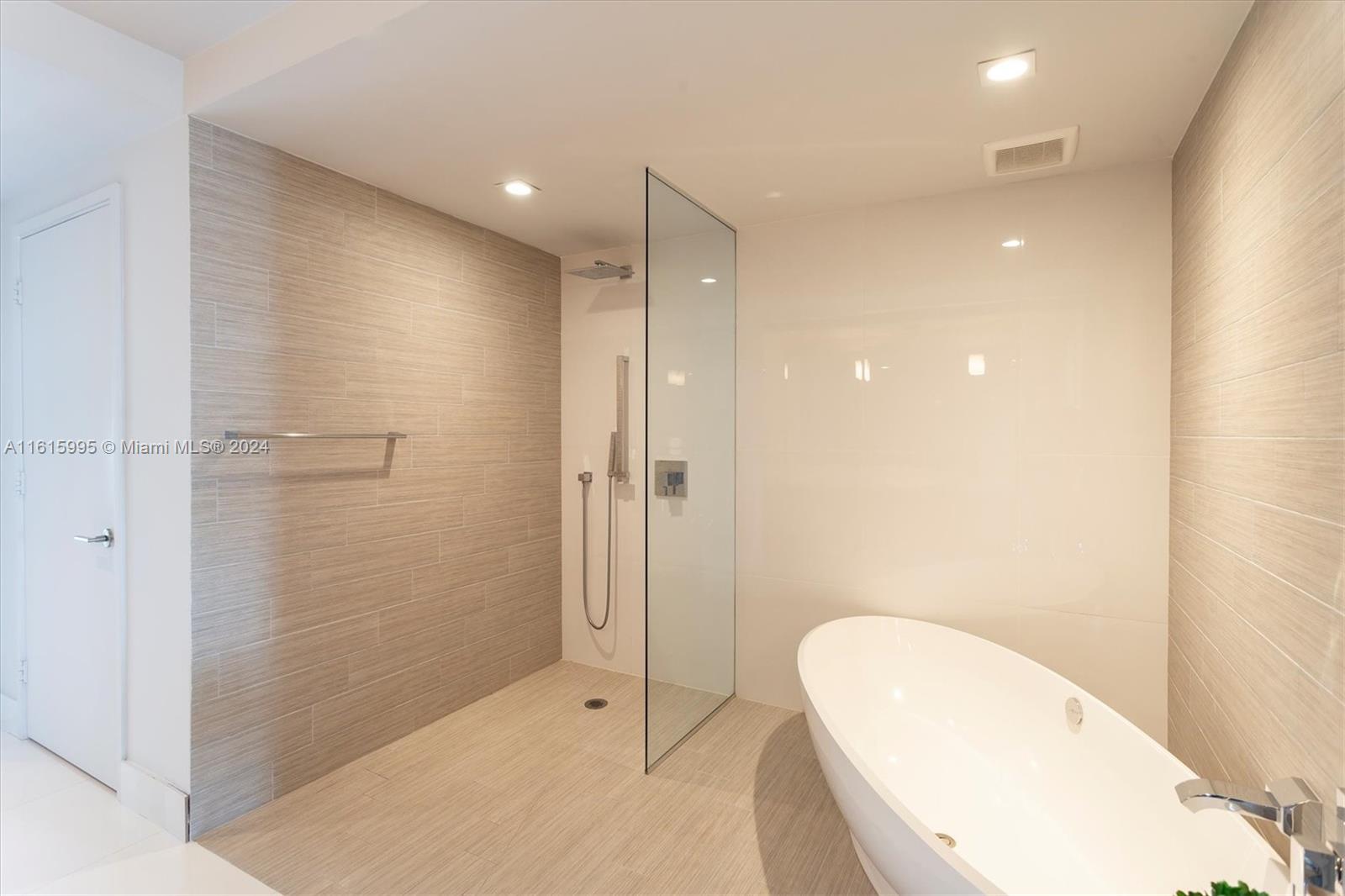 PARQUE TOWERS CONDO - Residential