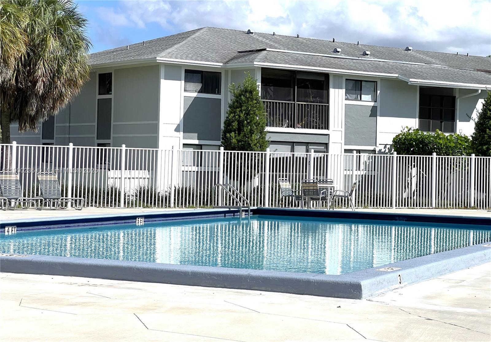 LAKEVIEW AT HAMMOCKS COND - Residential Lease
