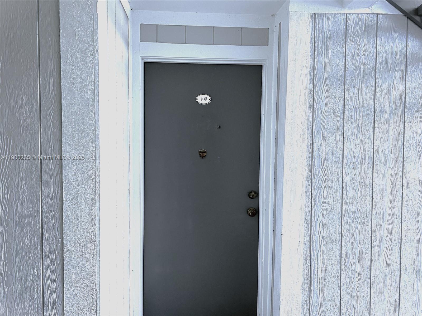 LAKEVIEW AT HAMMOCKS COND - Residential Lease