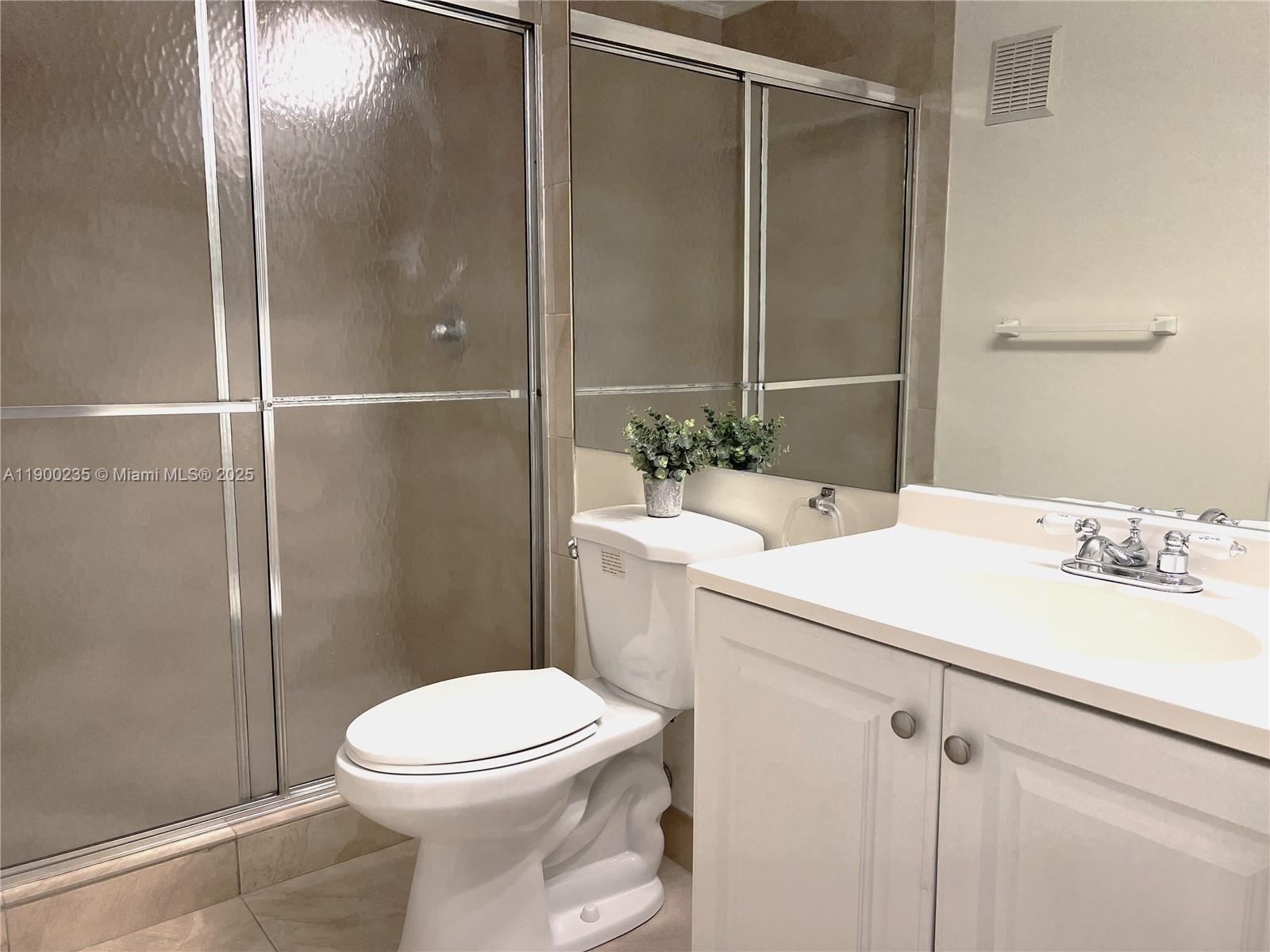 LAKEVIEW AT HAMMOCKS COND - Residential Lease