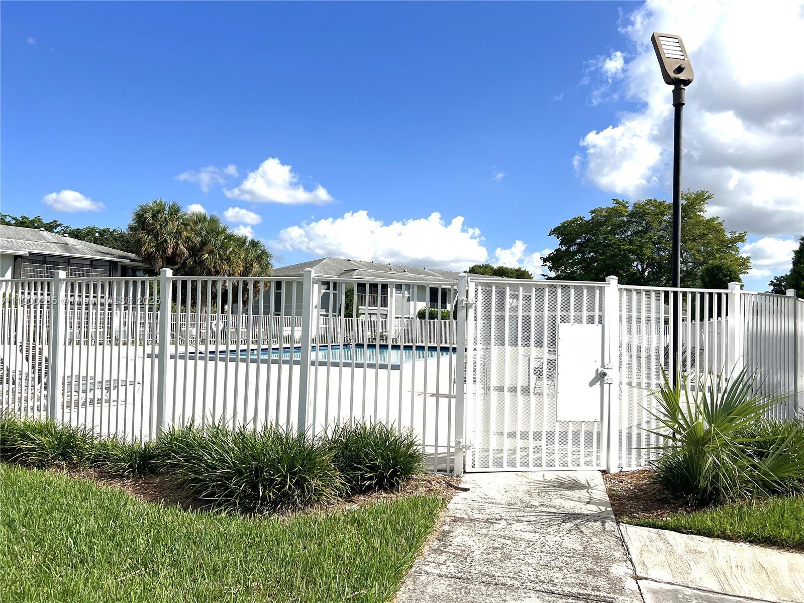 LAKEVIEW AT HAMMOCKS COND - Residential Lease