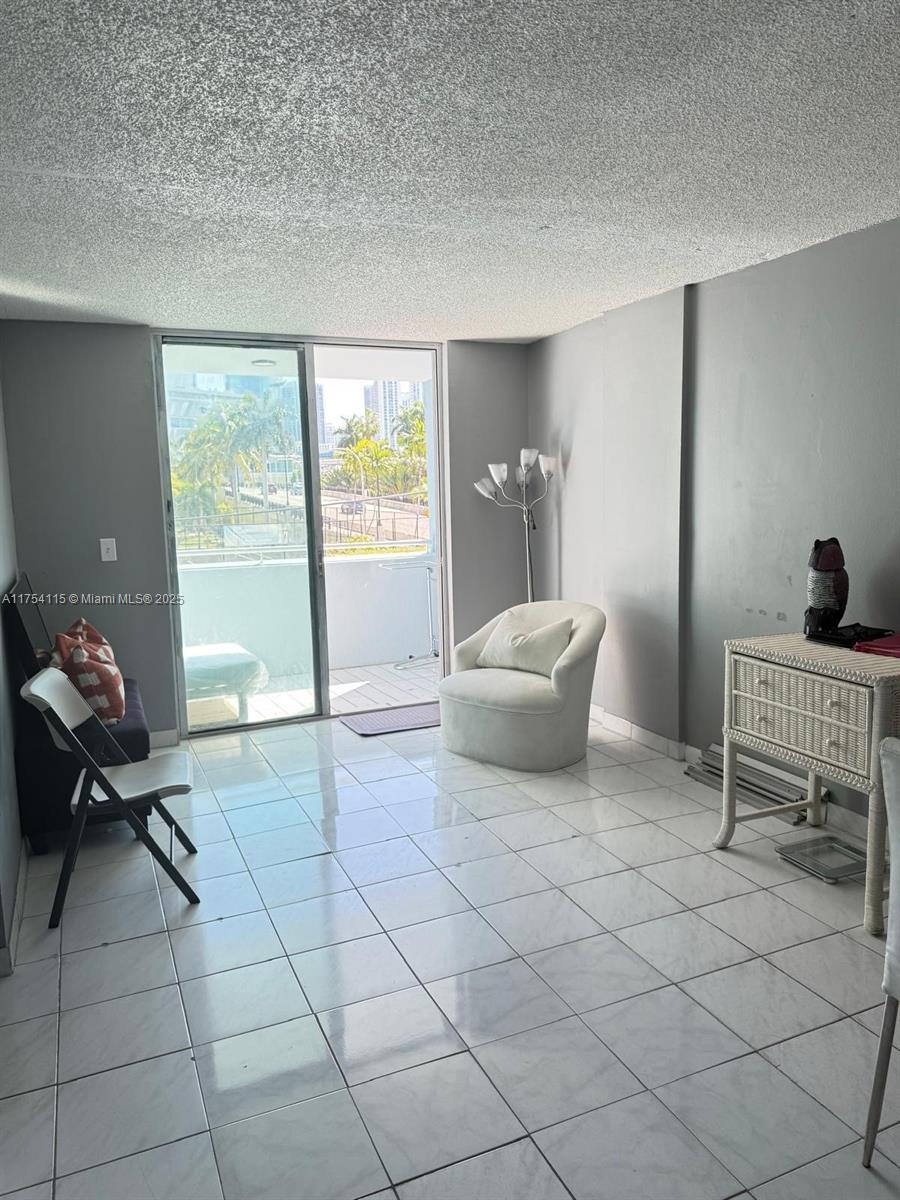 RIOPLAZA CONDOMINIUM NORT - Residential