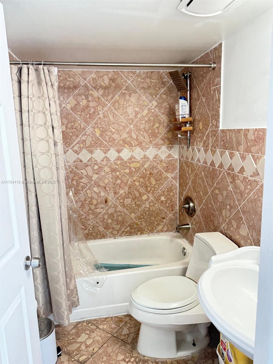 RIOPLAZA CONDOMINIUM NORT - Residential