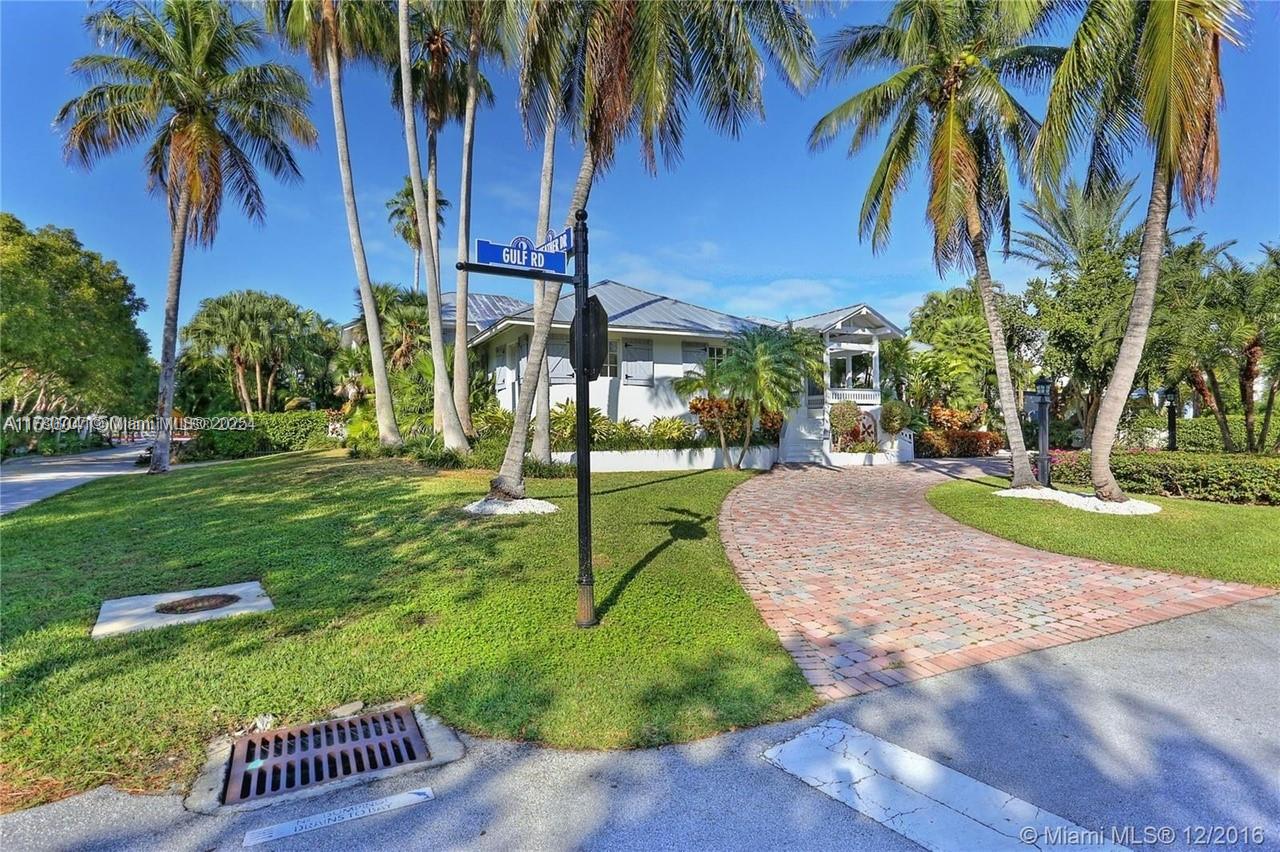 Rental Property at 390 Gulf Rd, Key Biscayne, Miami-Dade County, Florida - Bedrooms: 4 
Bathrooms: 4  - $17,000 MO.
