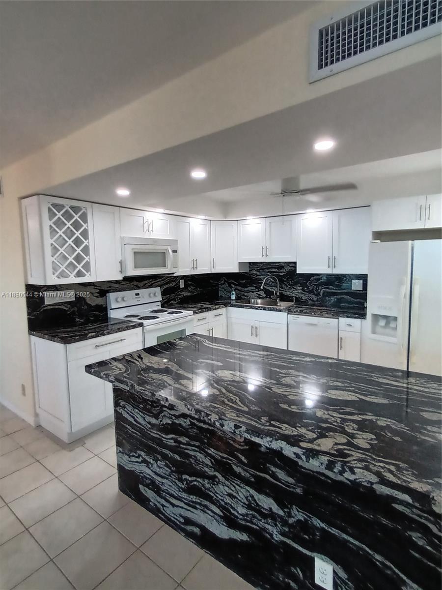 TRAFALGAR TOWERS CONDOMINI - Residential Lease