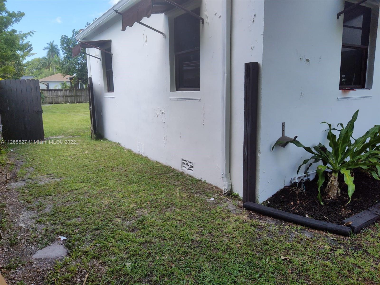 GRAPELAND - Residential Lease