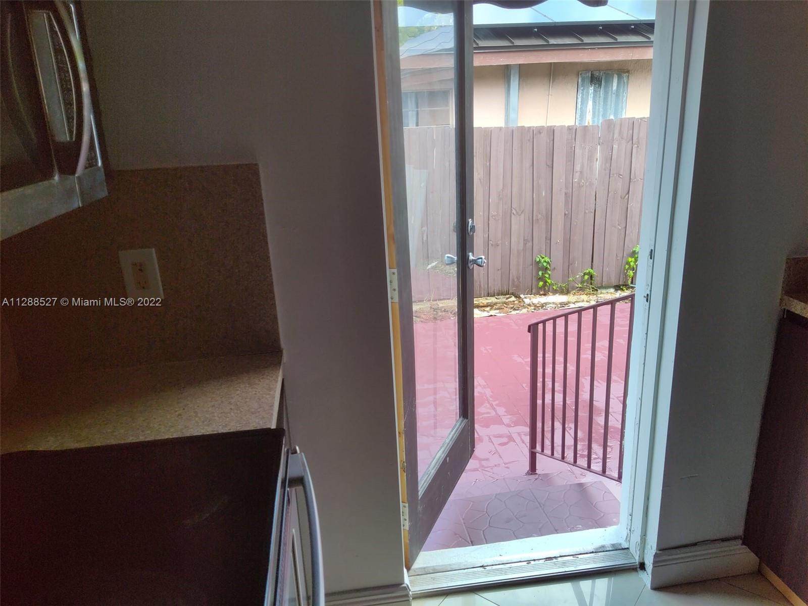 GRAPELAND - Residential Lease