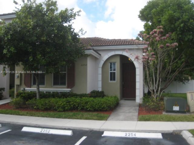 Great Townhouse, 2 bedrooms, 2 bathrooms in one floor. Great Conditions. Pool and Clubhouse at Waterstone. Laminated floor. Just painted. Rent with confidence. Paid in full. Very easy to show. Lockbox