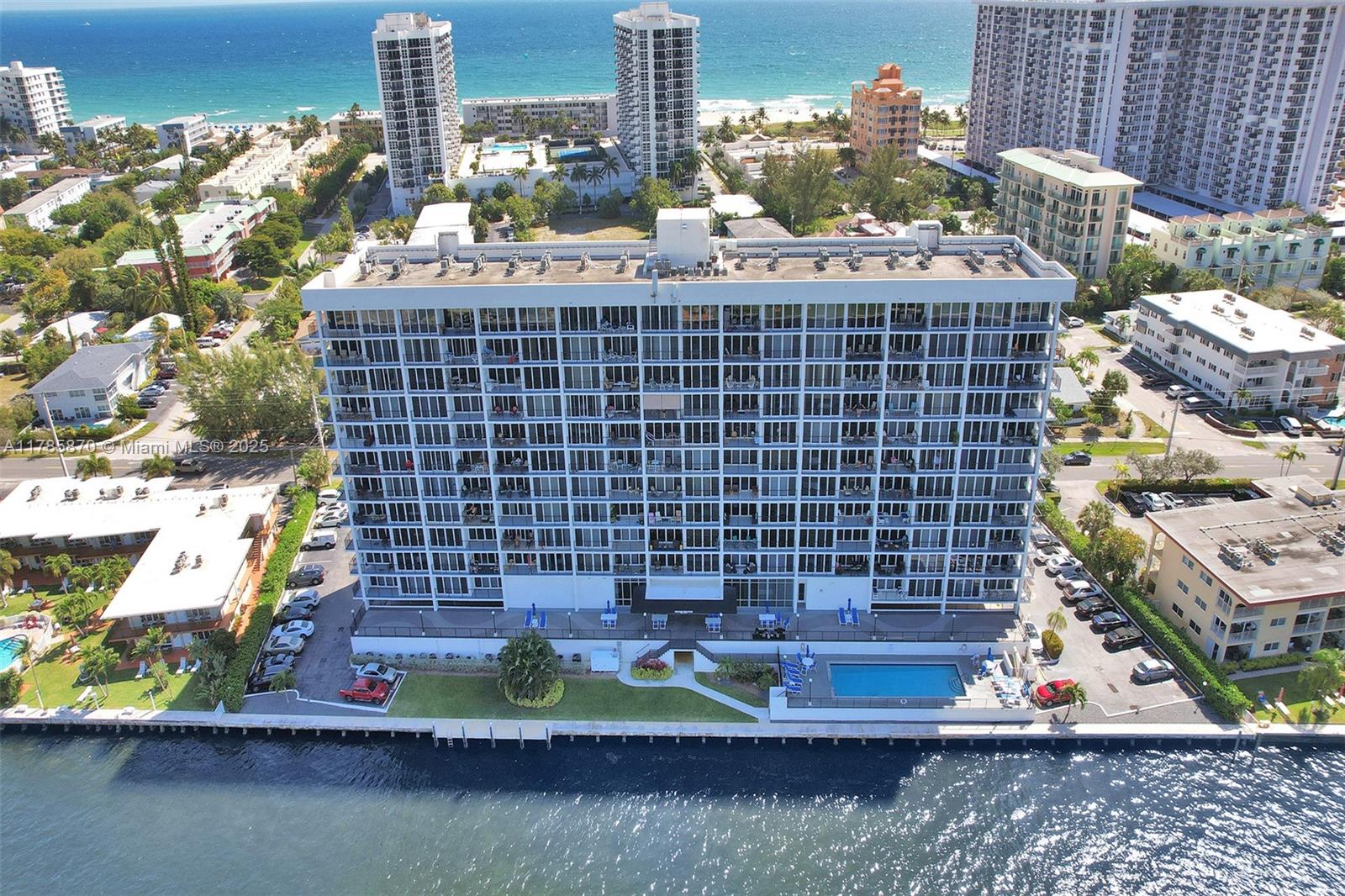 521 N Riverside Dr 307