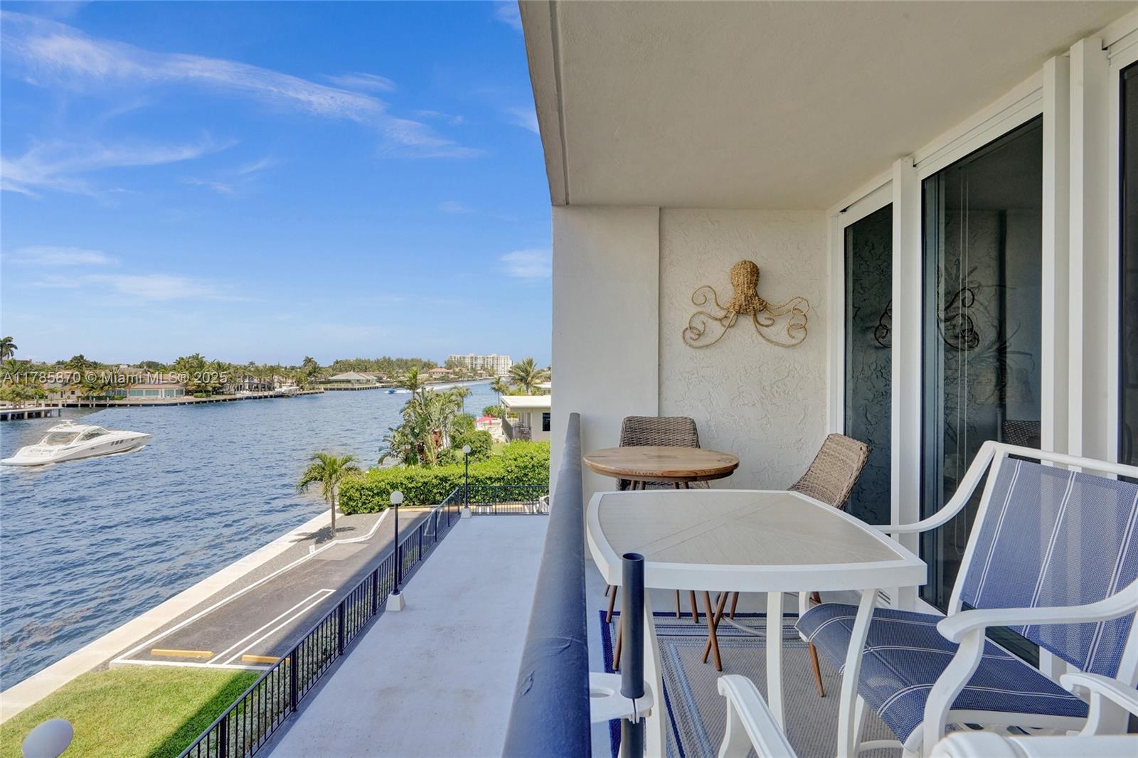 521 N Riverside Dr 307