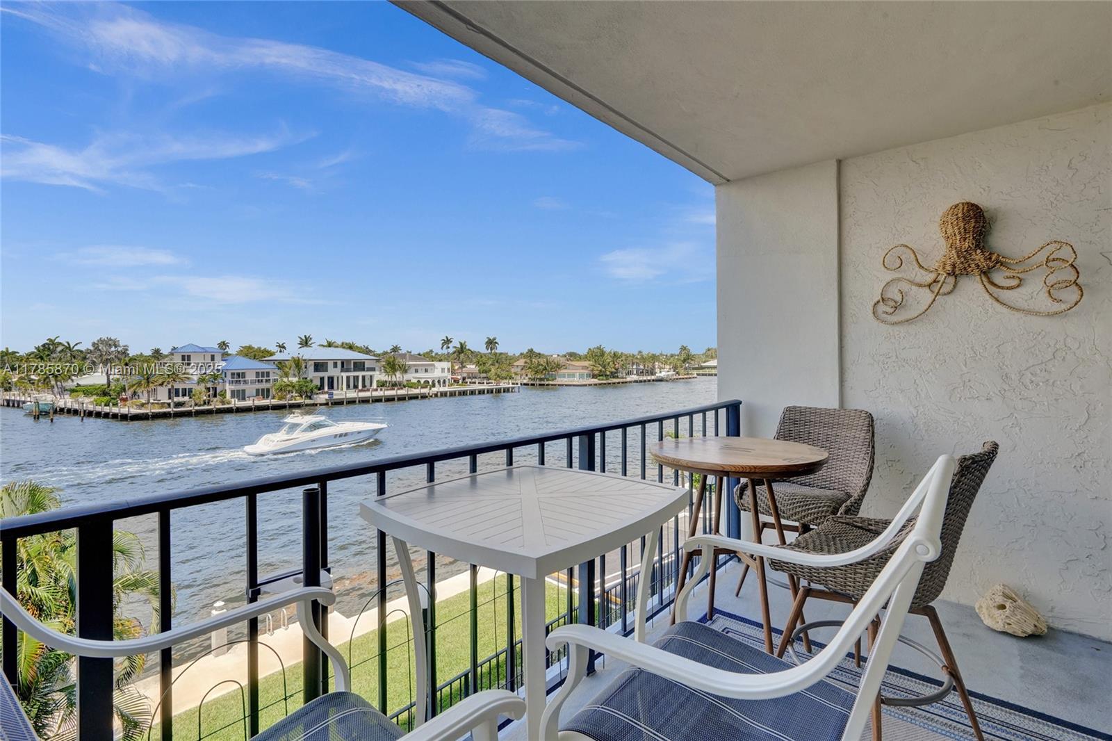 521 N Riverside Dr 307