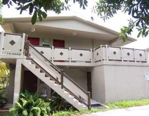 Excellent Investment Opportunity in Hot Riverside Park – Fort Lauderdale!
Spacious 4-Plex with each unit approximately 1,300 sq. ft. Ideal for investors or owner-occupants—live in one and rent the others, rent all four, or explore condo conversion potential. This property offers well-maintained units and common areas, located in a rapidly developing residential neighborhood with beautiful homes and nearby amenities. Don’t miss your chance to invest in one of Fort Lauderdale’s most promising areas!