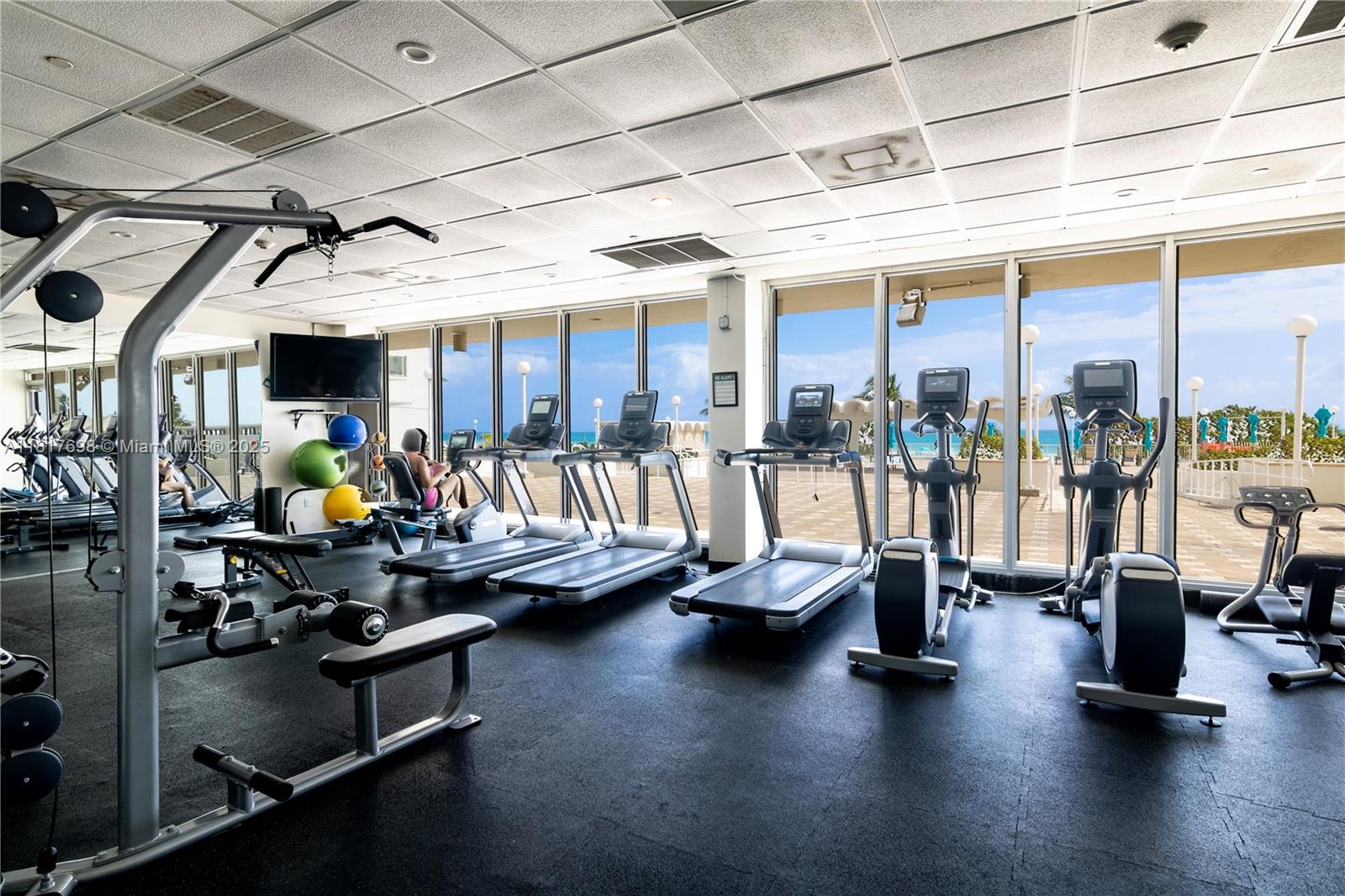 ARLEN BEACH CONDO - Residential