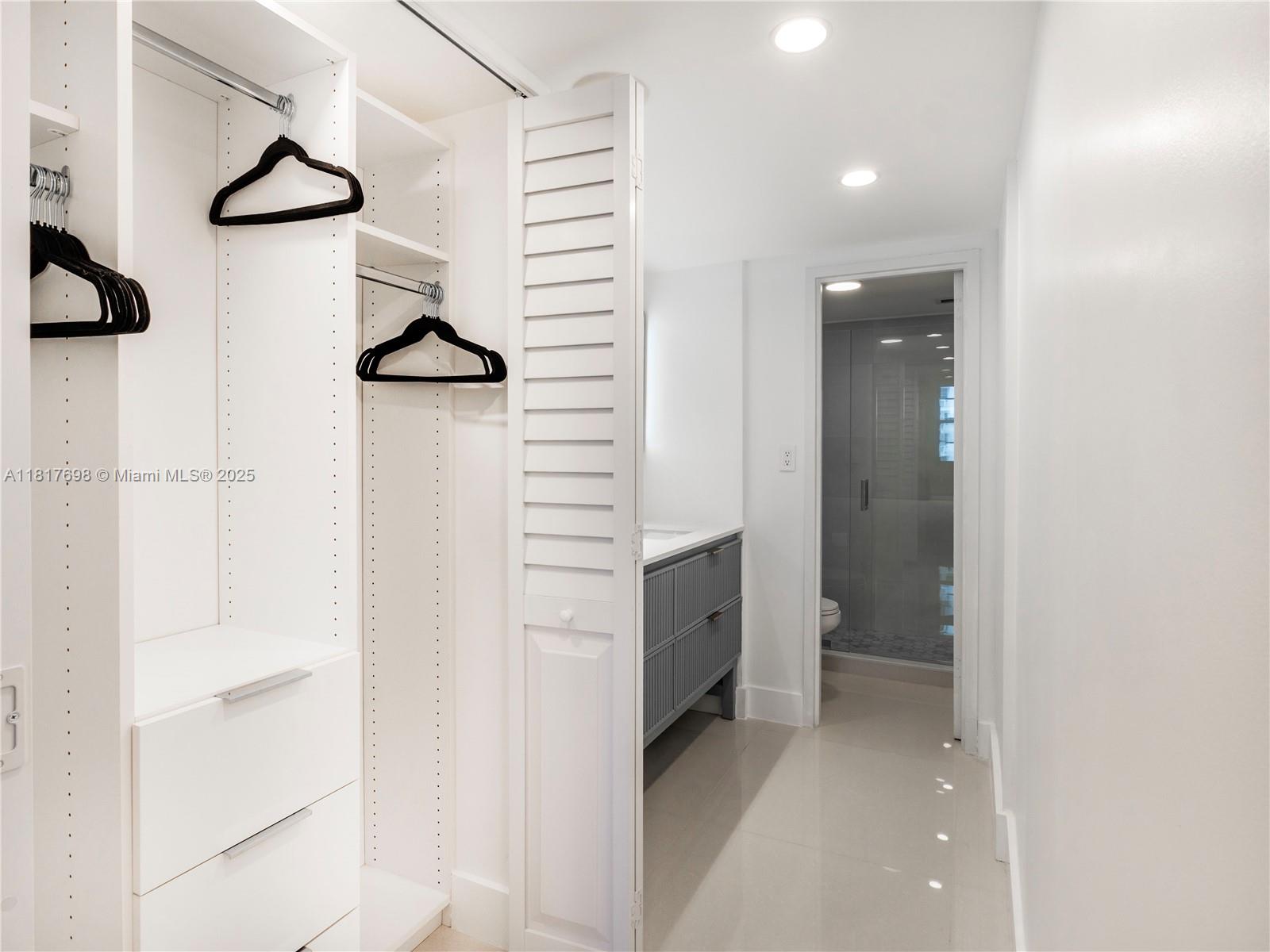 ARLEN BEACH CONDO - Residential