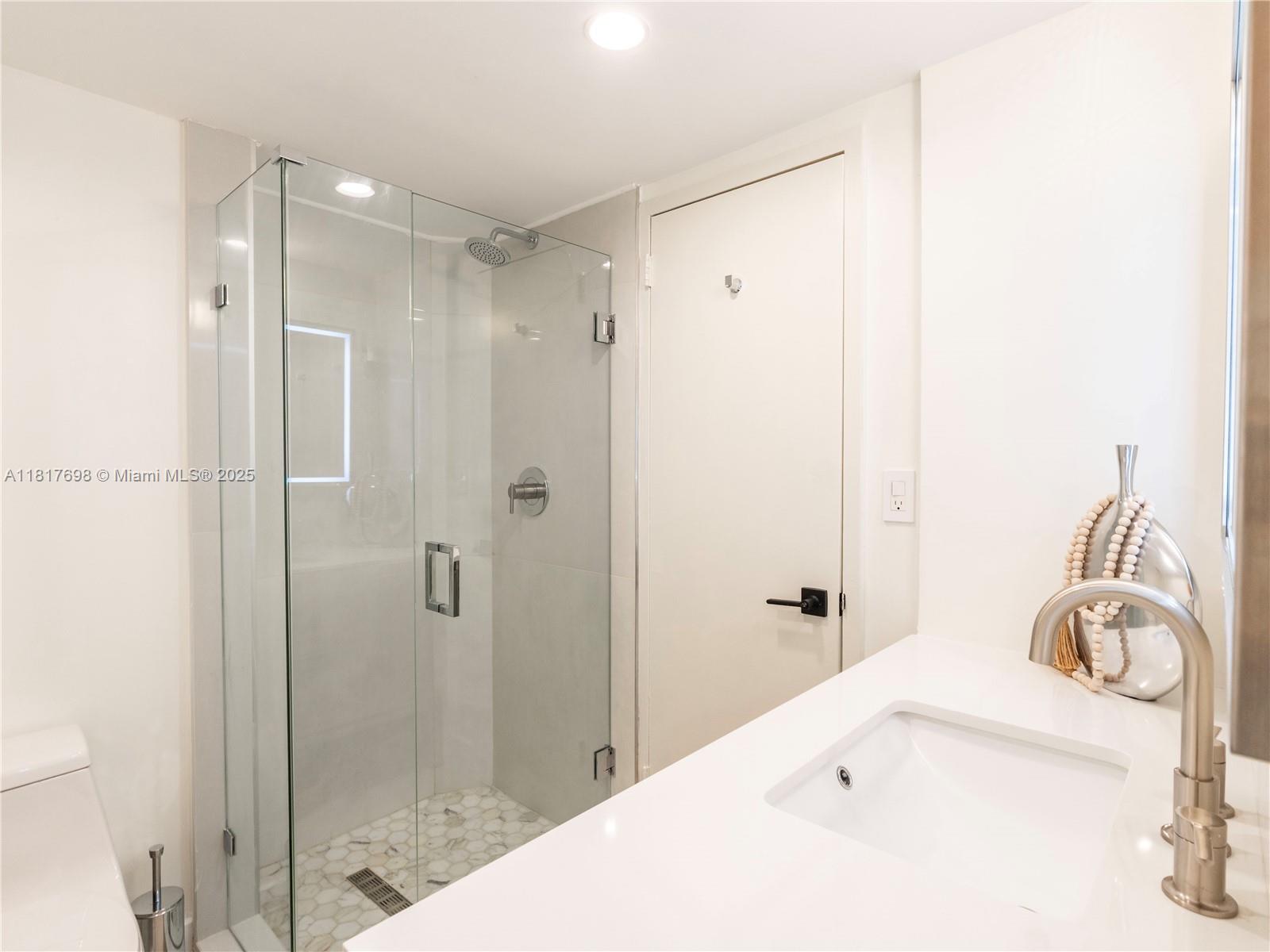 ARLEN BEACH CONDO - Residential