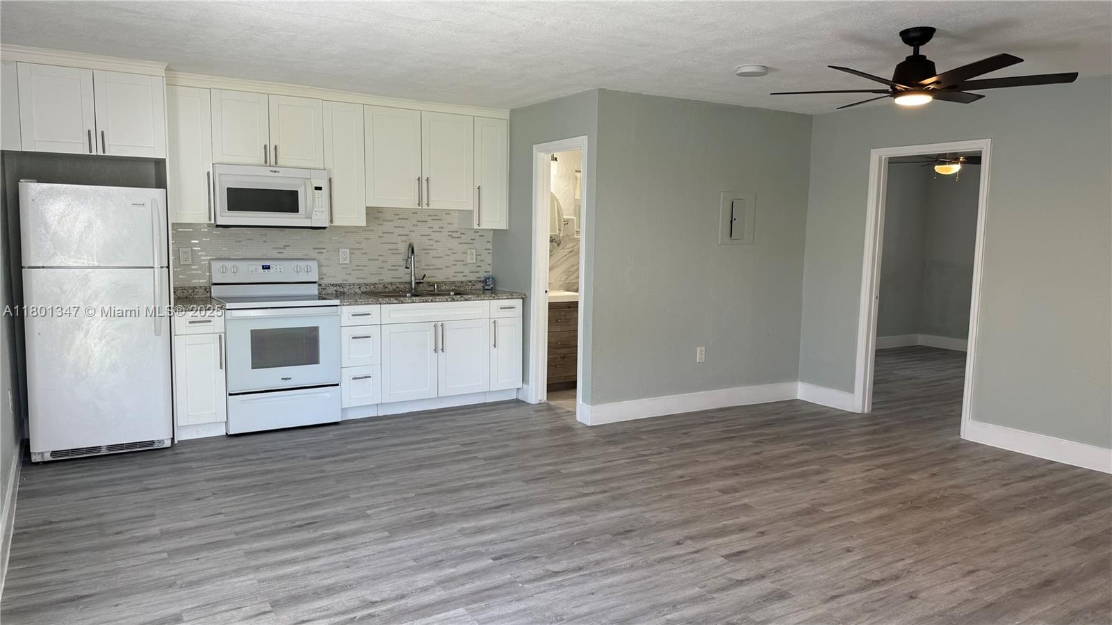 Rental Property at 220 Nw 12th St 4, Pompano Beach, Broward County, Florida - Bedrooms: 1 
Bathrooms: 1  - $1,800 MO.