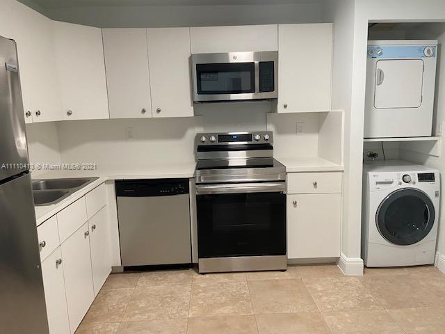 BRICKELL PLACE PHASE II C - Residential Lease