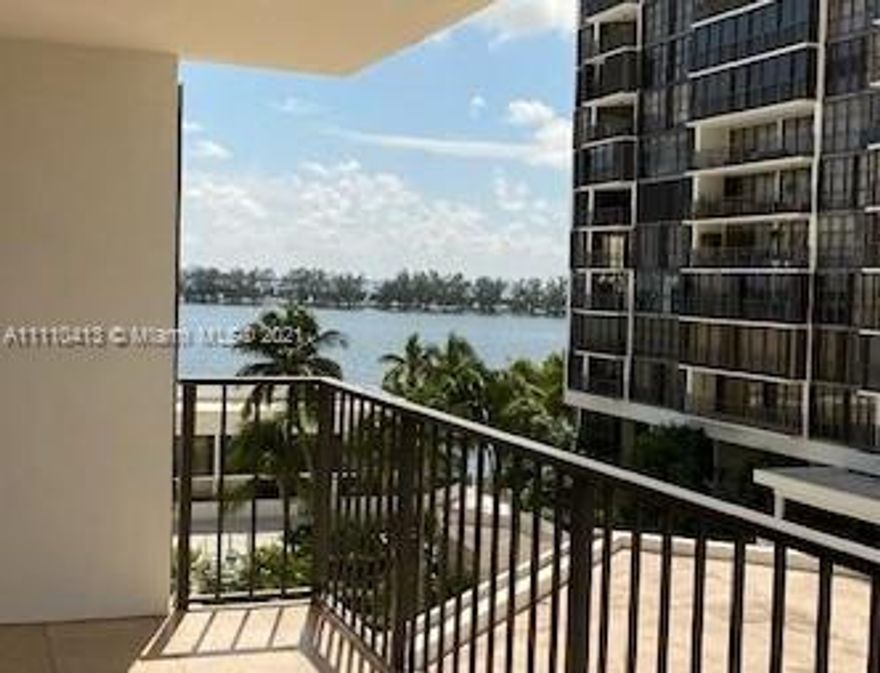 Spacious and bright unit with sliding doors to large balcony and beautiful views.  All tiled floors, freshly painted and detailed. New stove, microwave, etc.. Washer and Dryer in the unit. Beautifully maintained, gated building with wonderful amenities such as tennis, pools, gym, convenience store, meeting rooms, marina available, and much more. Location is premium, close to everything, no traffic to deal with.