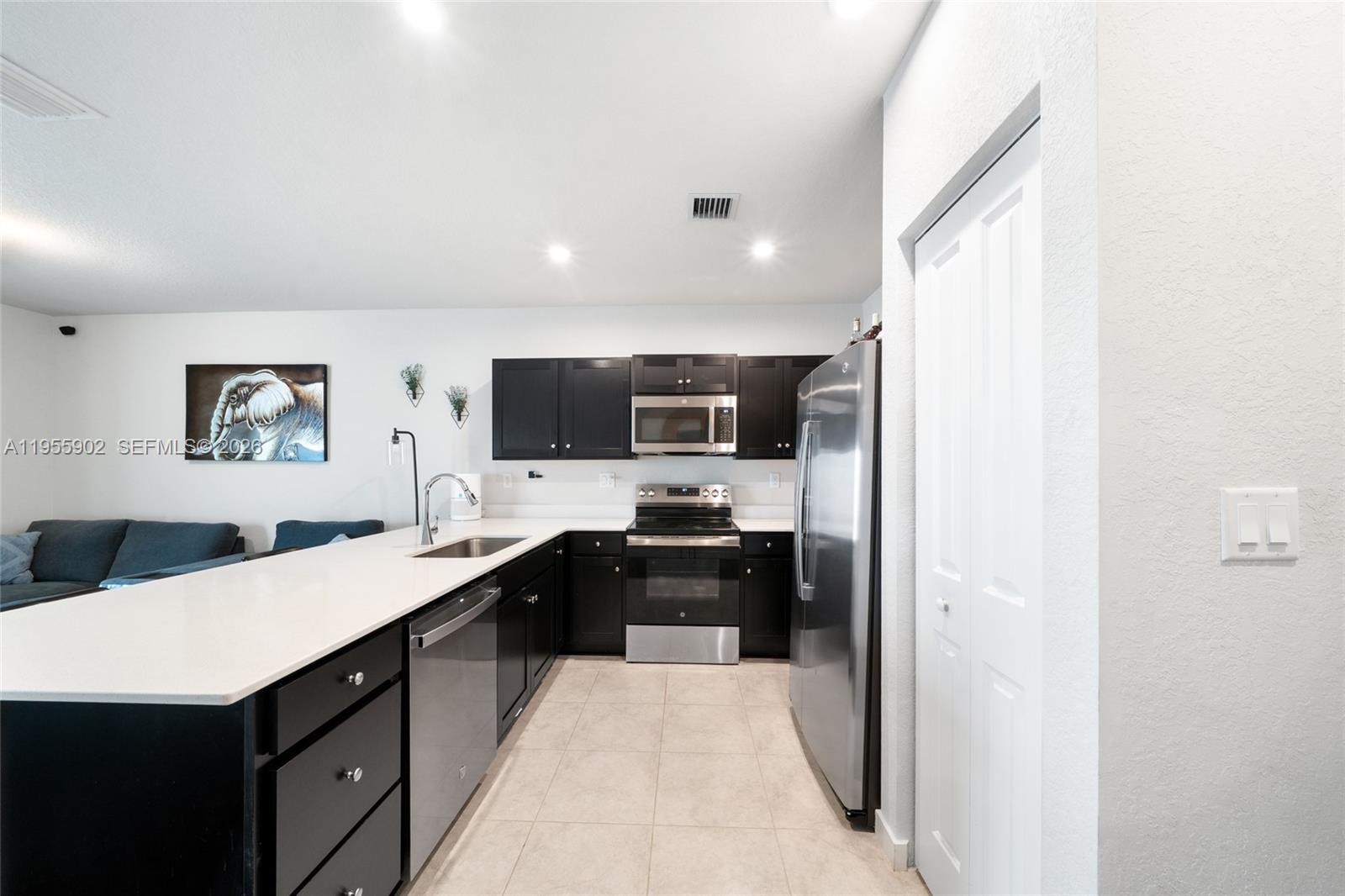 COSTA BLANCA VILLAS - Residential Lease