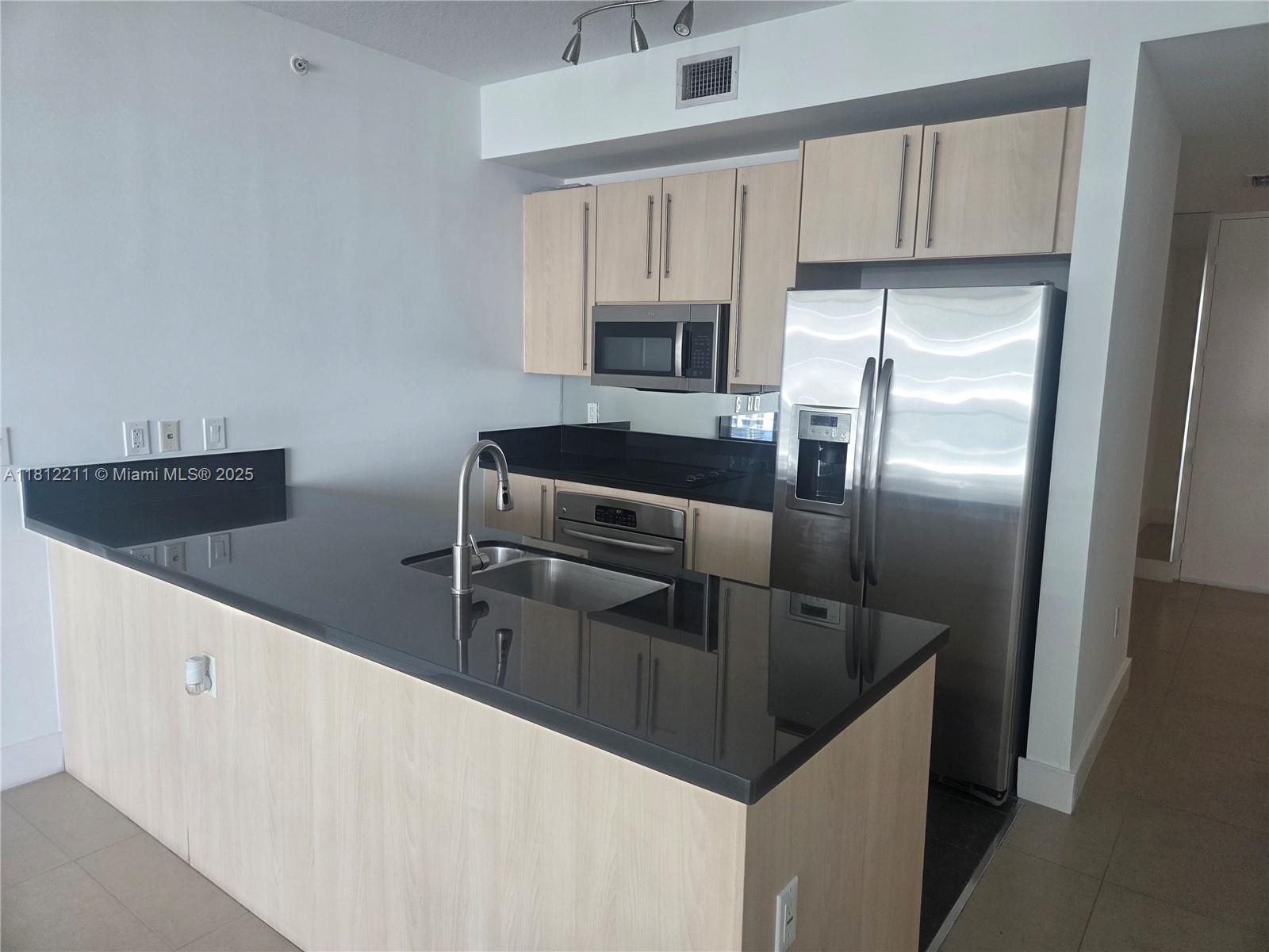 79 SW 12th St 2409