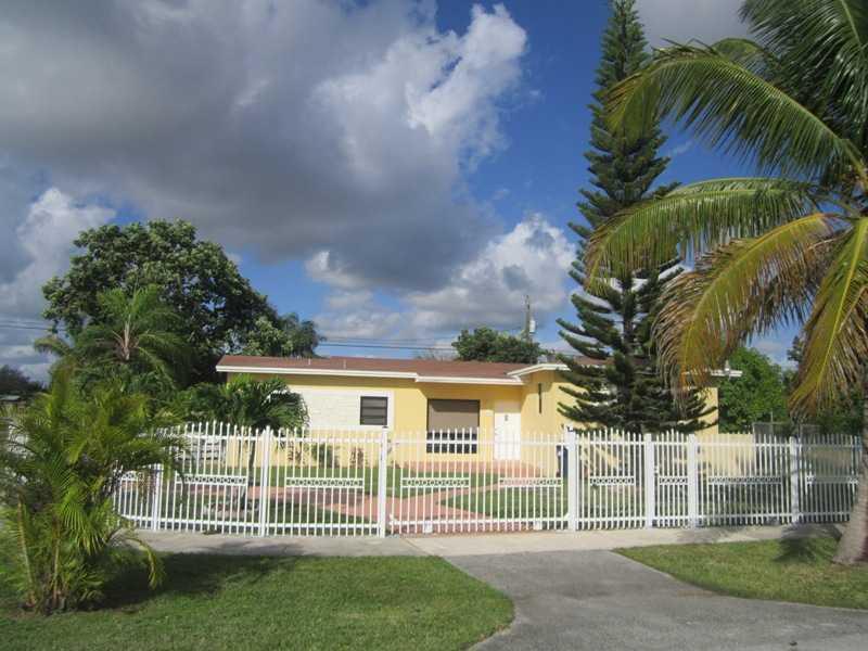 Nicely renovated 3 bed 2 bath w/private pool! EASY application process; $500 holds home! See attachments as contract to lease is not needed. 525 Minimum credit score to get approved. Pets welcome with $250 per pet, 3 pet max $25 pet fee, $95 pool rent man datory non negotiable. Call agent if you have questions. PRE SCREEN clients' income. Must prove 2.5 times rent with verifiable income; W2, Pay stubs, Bank statements only.