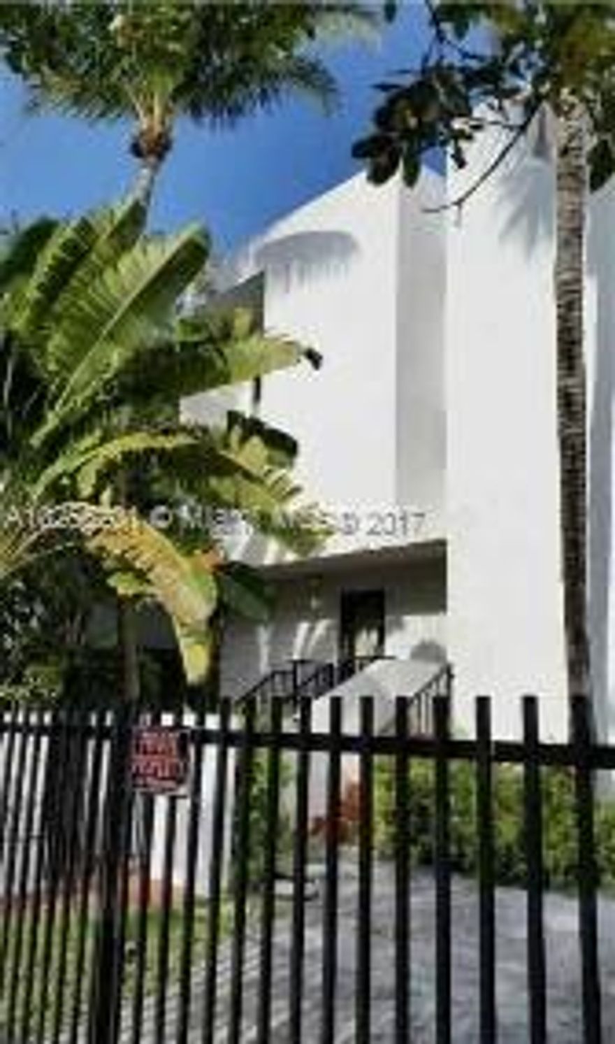 LOCATED IN THE HEART OF THE HISTORIC ART DECO DISTRICT. THIS 500+ SQFT 1/1 IS SITUATED ON A SAFE, GATED PROPERTY WITHIN WALKING DISTANCE TO ALL MAJOR CONVENIENCES-THE BEACH, RESTAURANTS, BANKS, SHOPPING AND 2 MINUTES FROM THE HIGHWAY. UNLIKE MANY APARTMENTS ON THE BEACH THIS ONE HAS ITS OWN DESIGNATED PARKING PLACE- PRICELESS! THERE ARE ONLY A FEW UNITS IN THE BUILDING AND LAUNDRY  ON THE PREMISES. SCORE!! EASY TO SHOW BUT PLEASE GIVE 24HR NOTICE. THE UNIT HAS BEEN FRESHLY PAINTED THROUGH OUT. $1290 UNFURNISHED