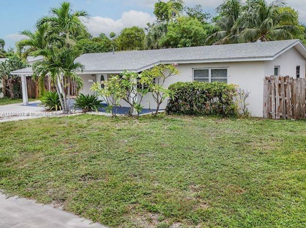 Photo of 9 SE 10th Ct, Deerfield Beach, FL 33441 (MLS # A11830907)