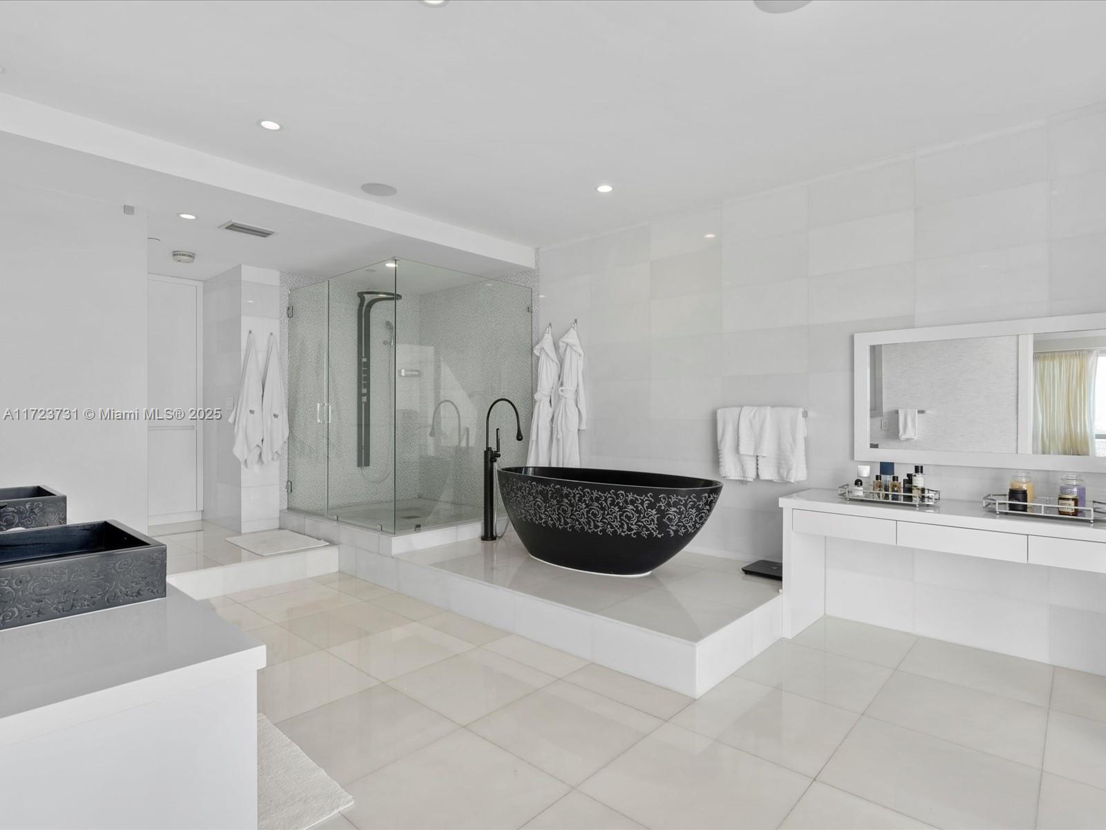 MILLENNIUM TOWER RESIDENC - Residential