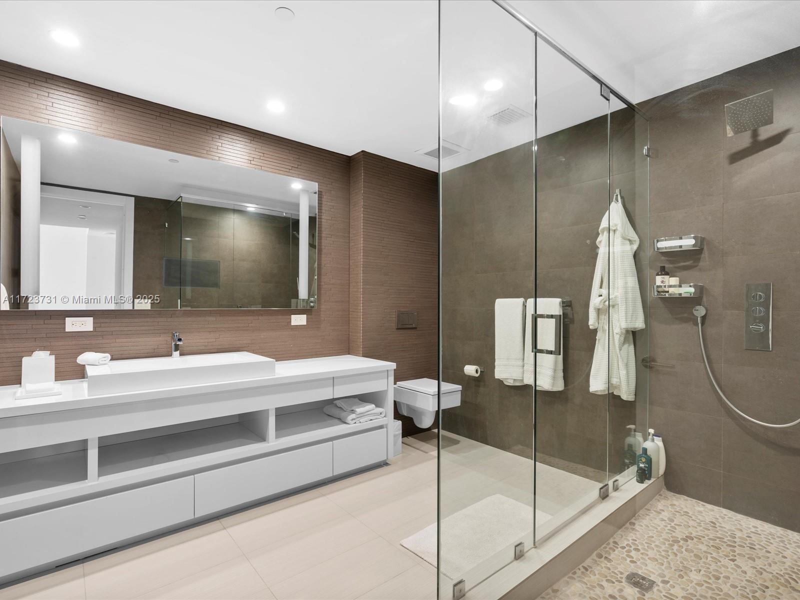 MILLENNIUM TOWER RESIDENC - Residential