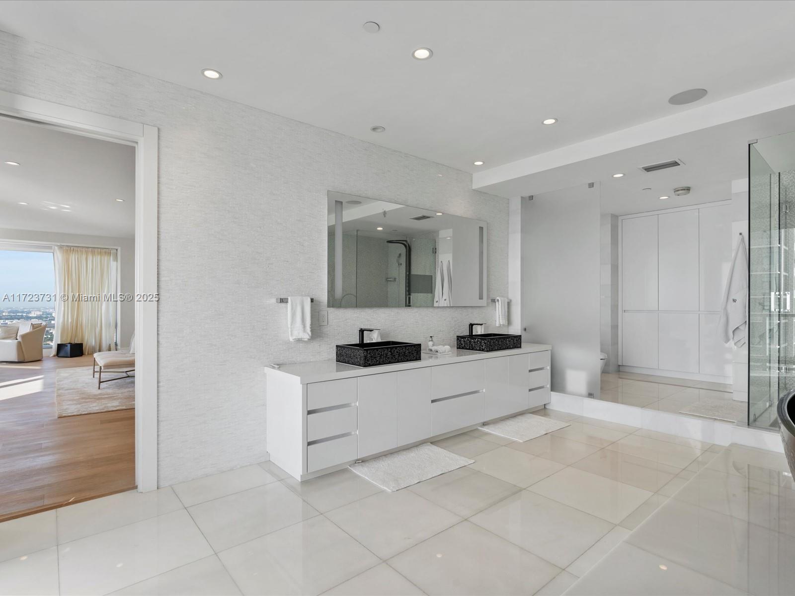 MILLENNIUM TOWER RESIDENC - Residential
