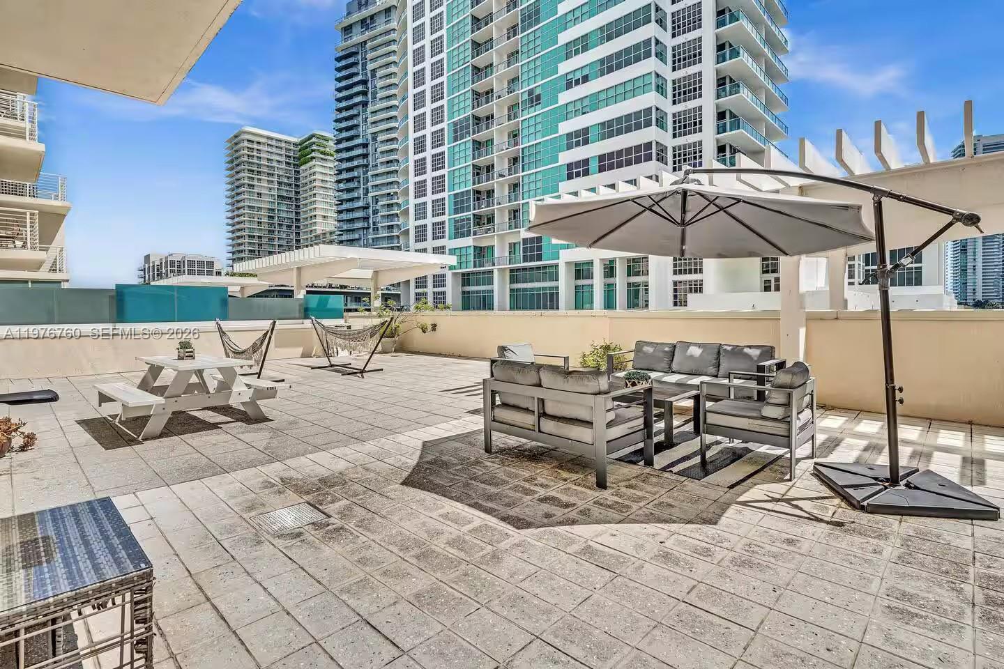 MIDBLOCK MIAMI CONDO - Residential Lease