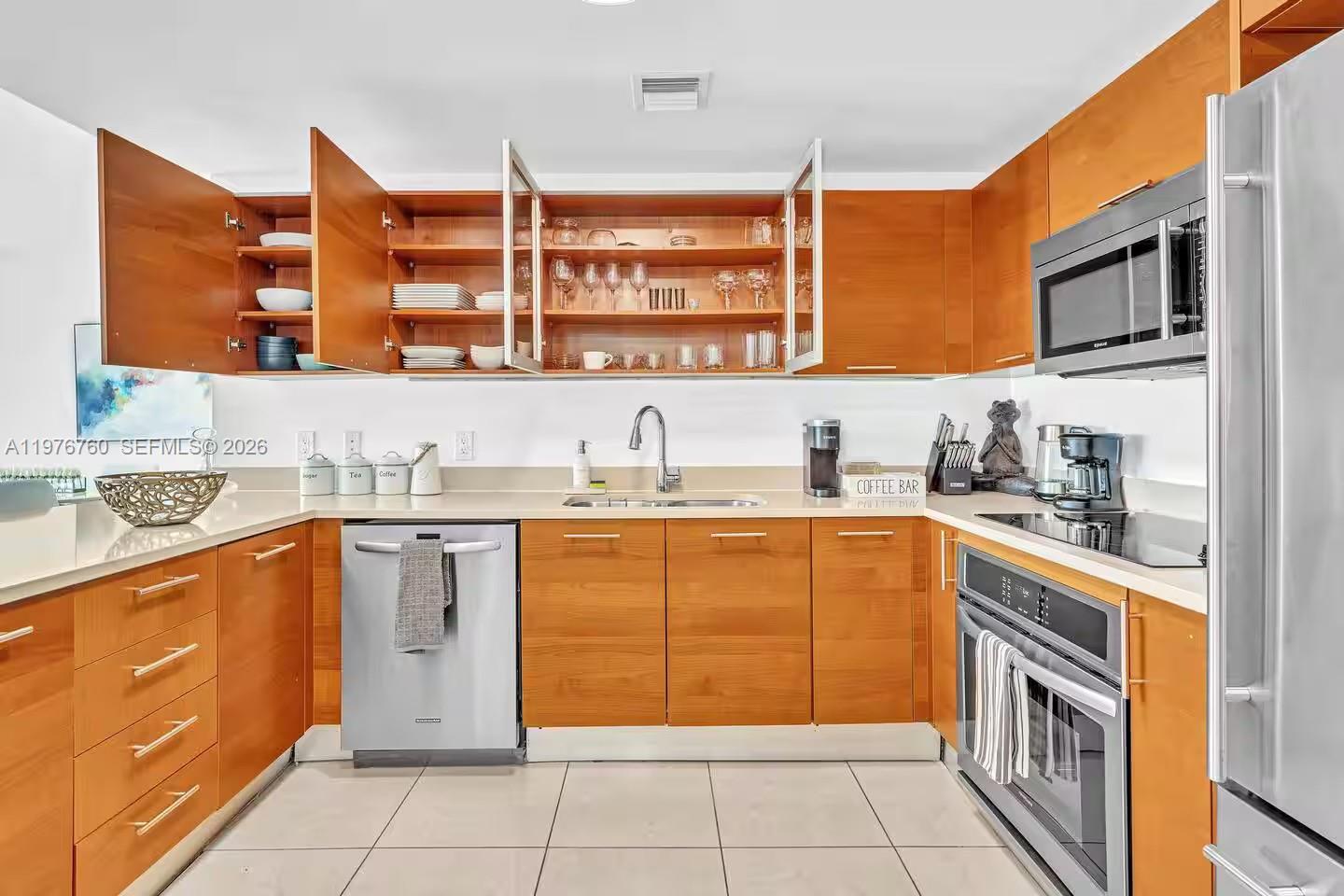 MIDBLOCK MIAMI CONDO - Residential Lease