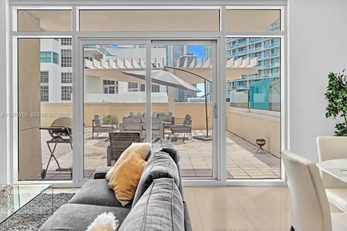 MIDBLOCK MIAMI CONDO - Residential Lease