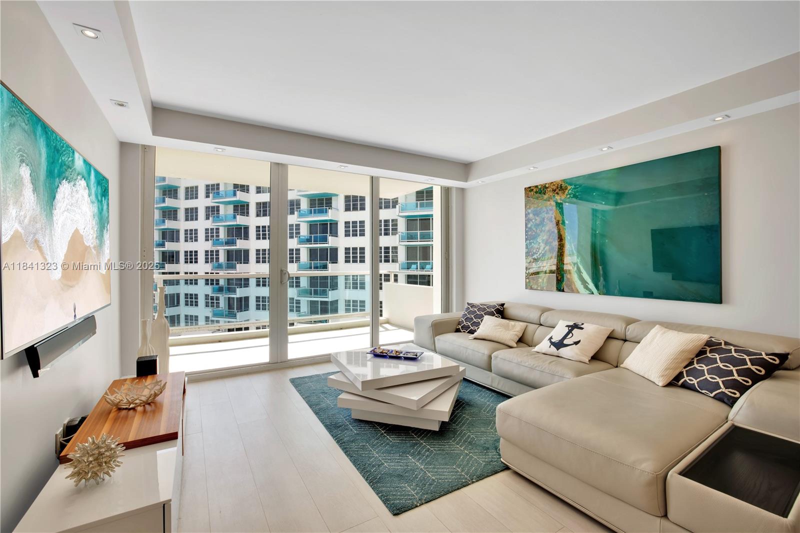 5151 Collins Ave 1125