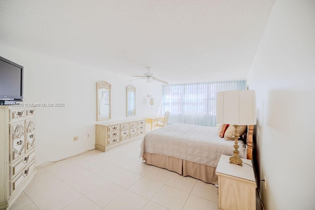 AQUARIUS CONDO - Residential