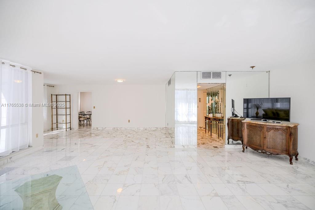 AQUARIUS CONDO - Residential