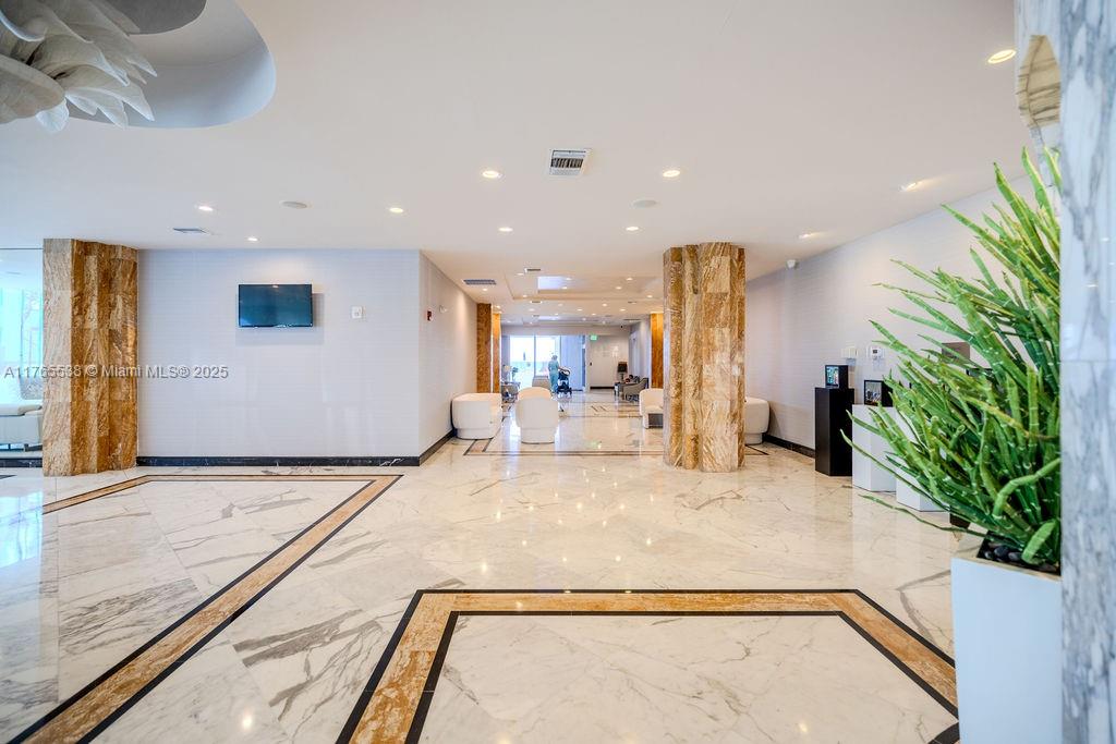 AQUARIUS CONDO - Residential