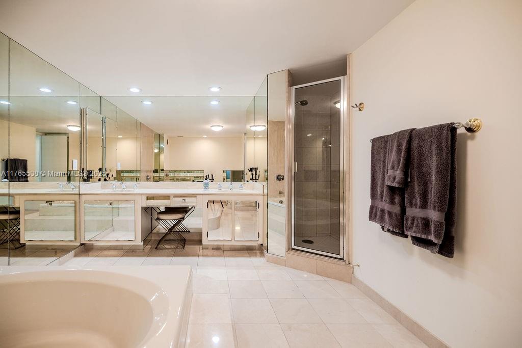 AQUARIUS CONDO - Residential