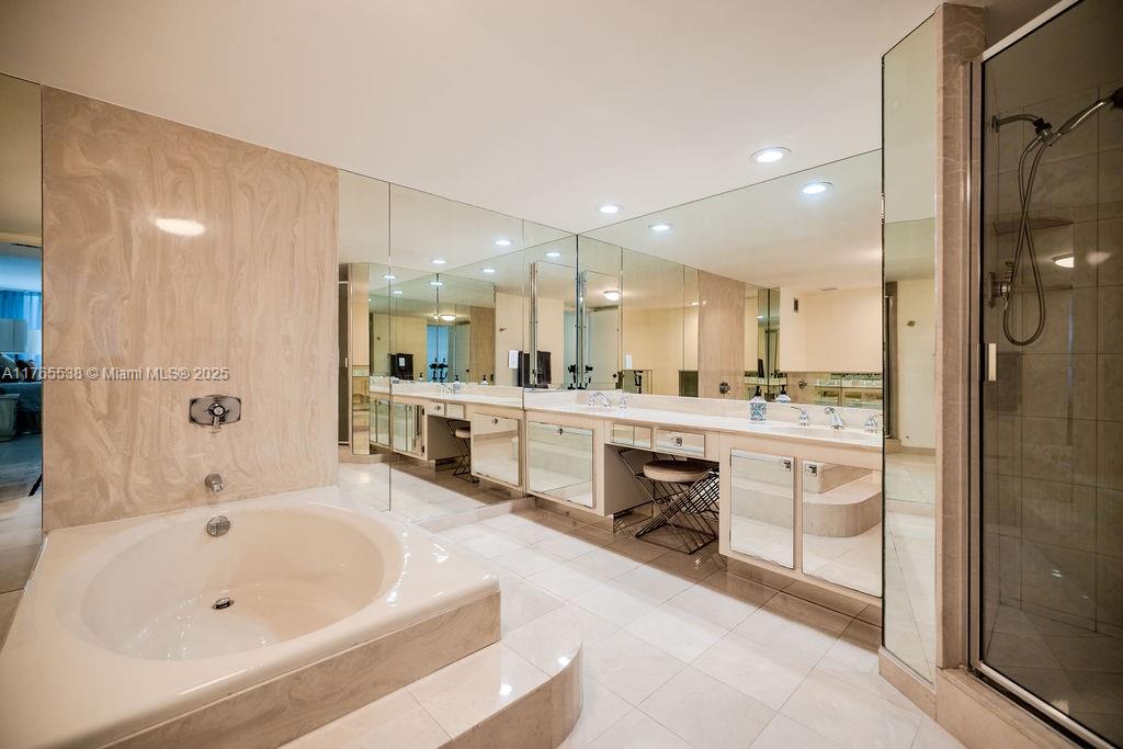 AQUARIUS CONDO - Residential