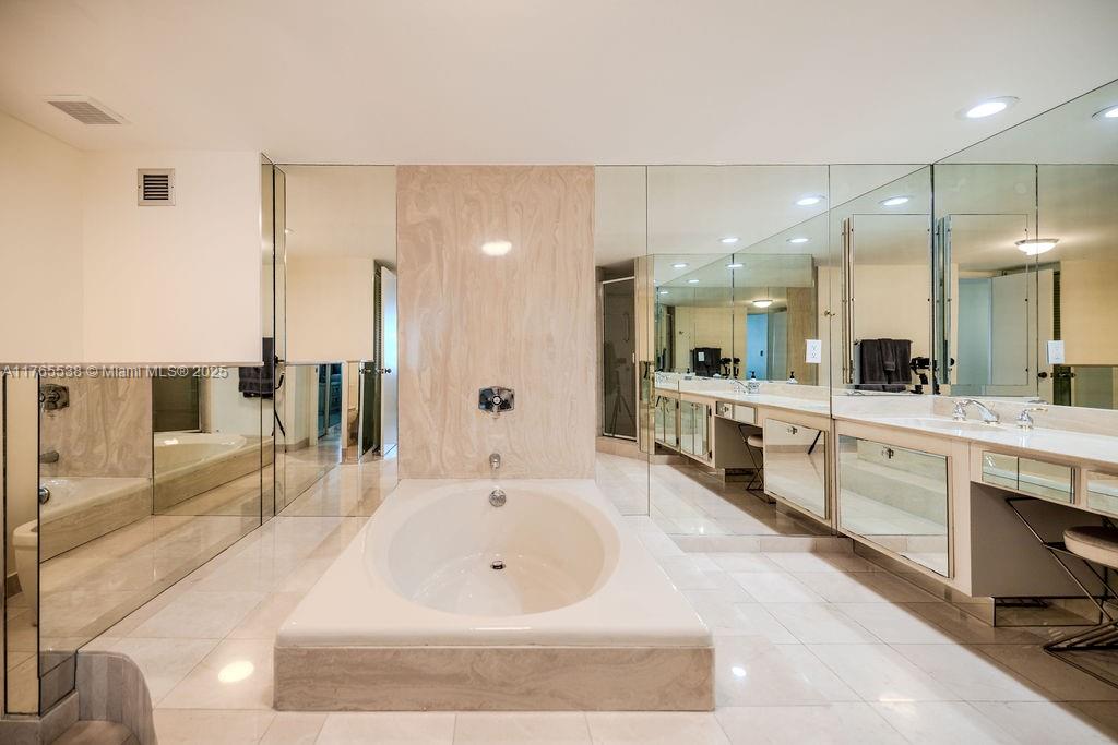 AQUARIUS CONDO - Residential