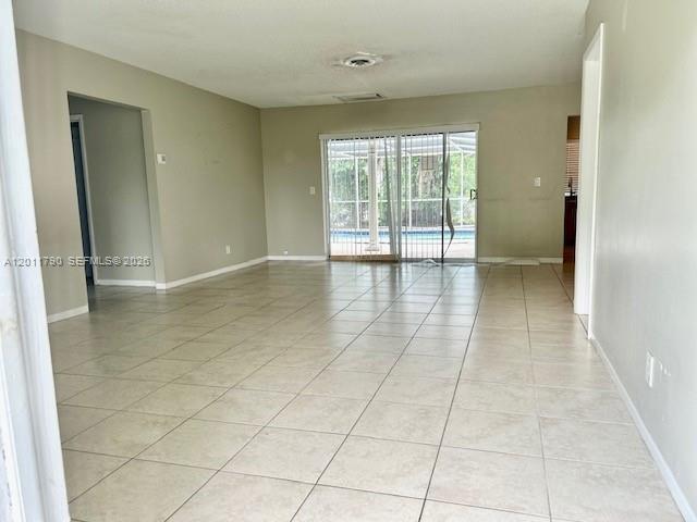 COUNTRY CLUB HOMES - Residential
